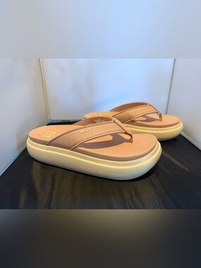 Reef cushion  Platform sandals Size 7